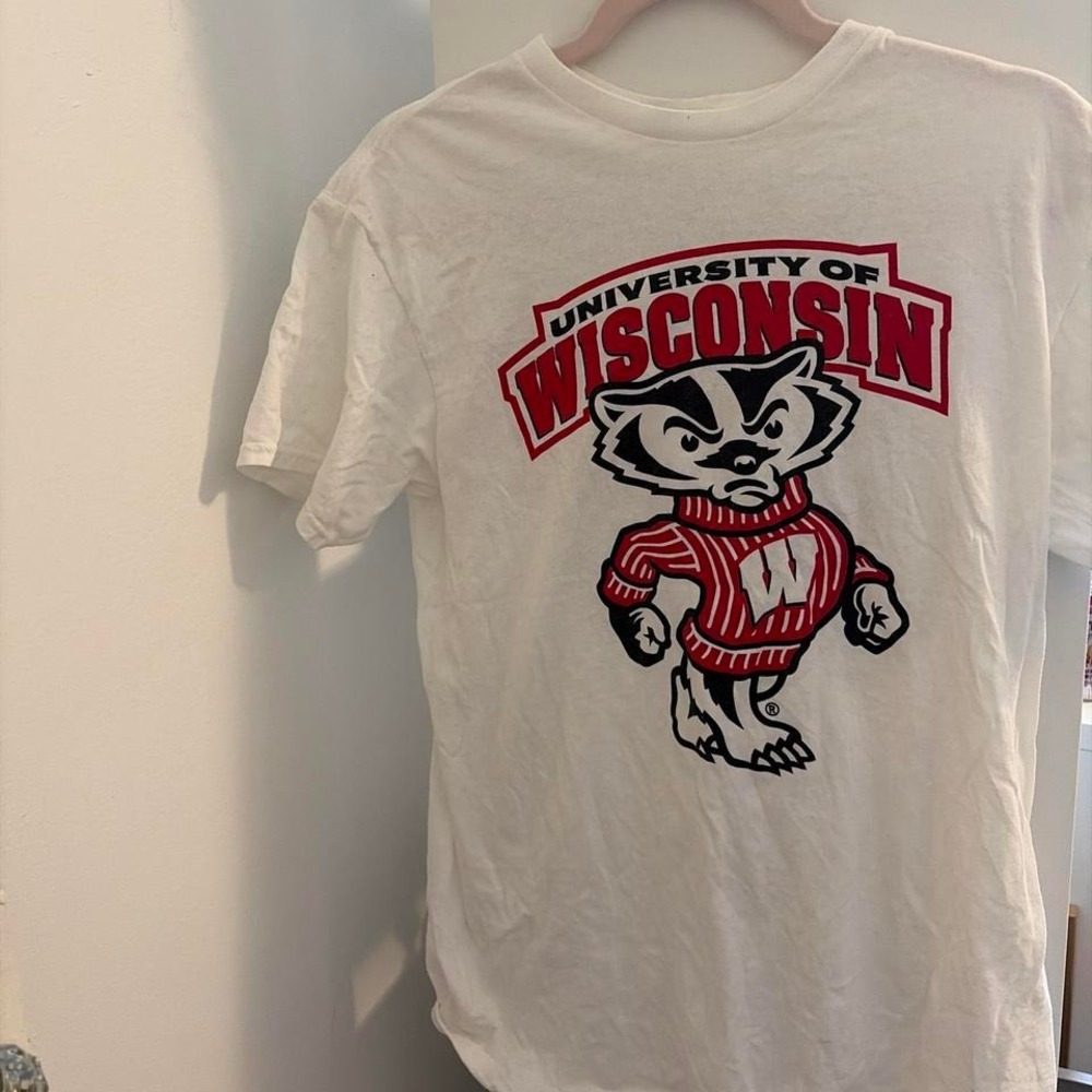 Wisconsin Badgers white t-shirt